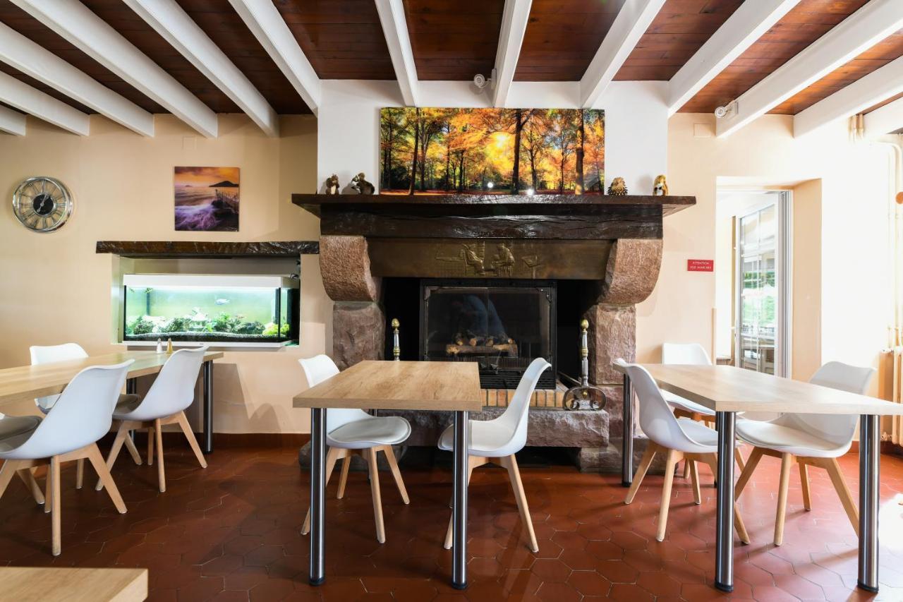 Hotel Aux Tauzins à Montfort-en-Chalosse Extérieur photo