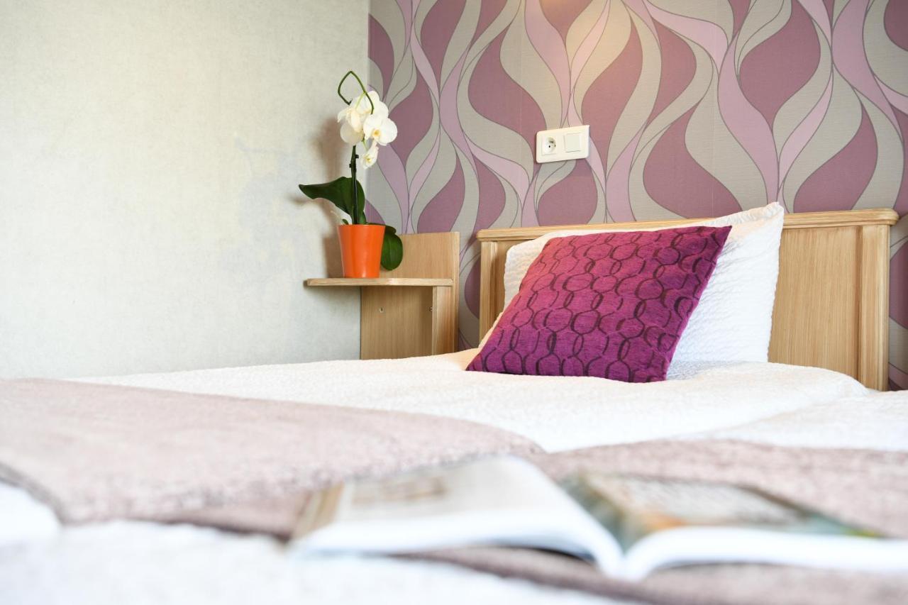 Hotel Aux Tauzins à Montfort-en-Chalosse Extérieur photo