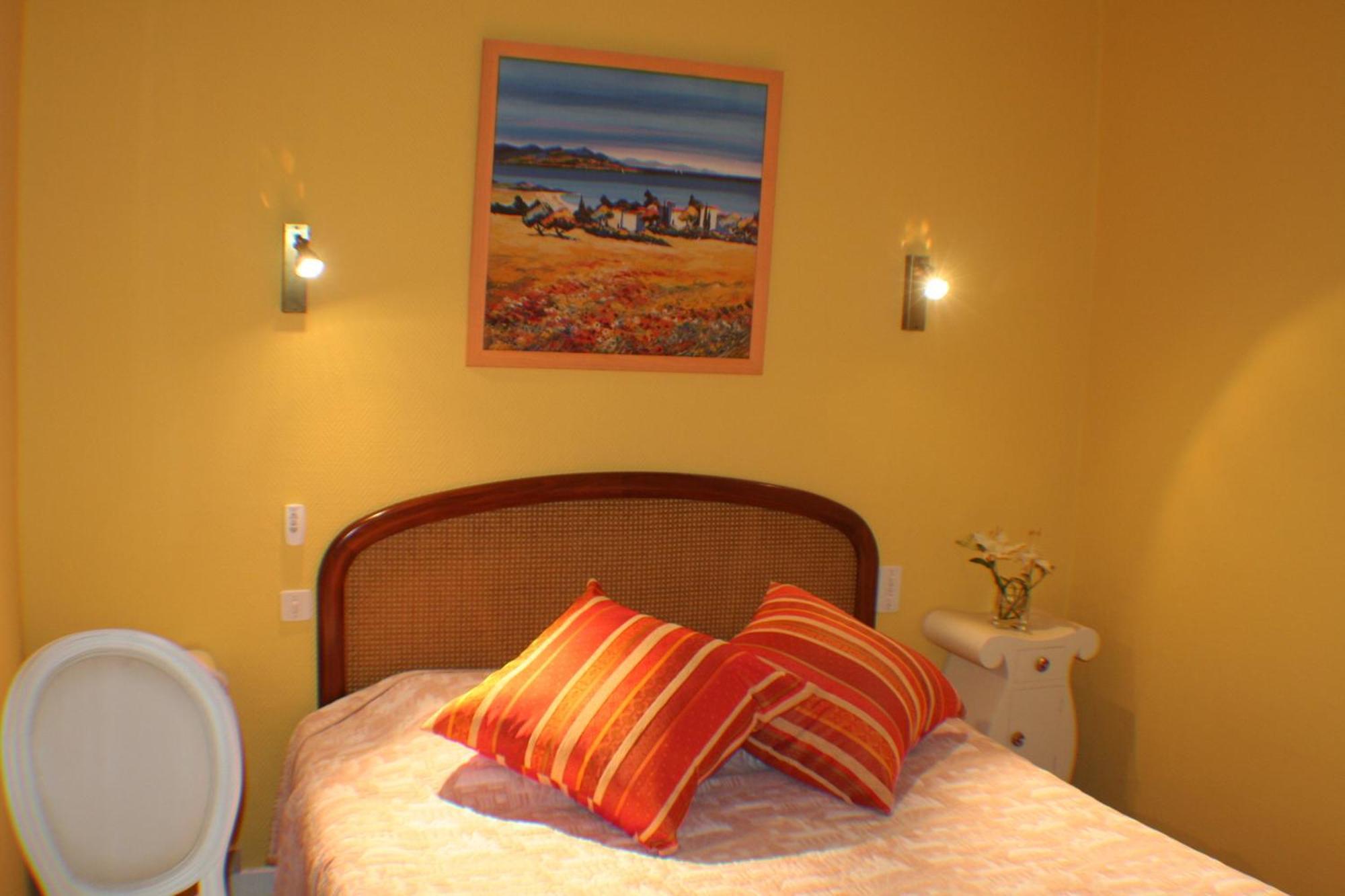 Hotel Aux Tauzins à Montfort-en-Chalosse Extérieur photo