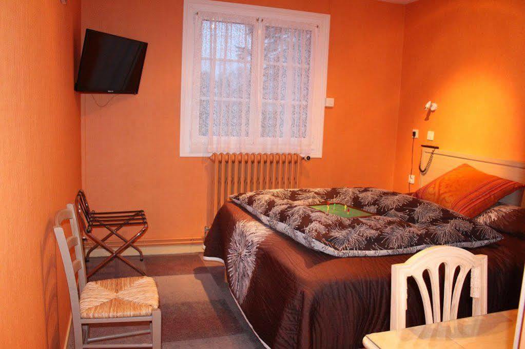 Hotel Aux Tauzins à Montfort-en-Chalosse Extérieur photo