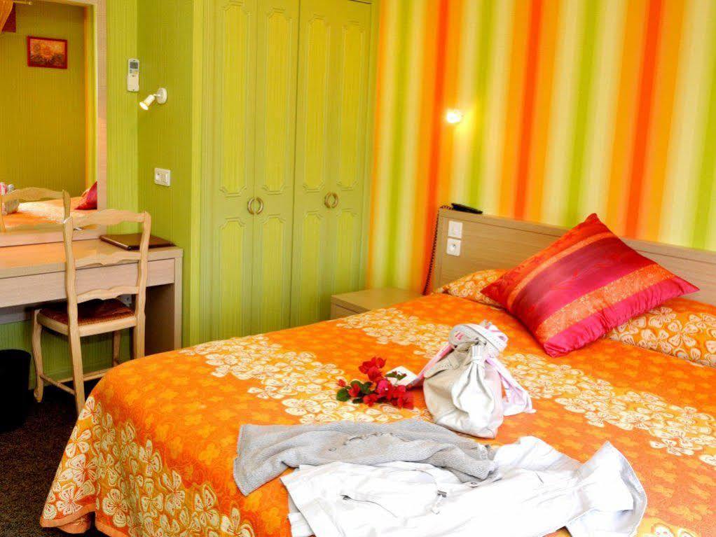 Hotel Aux Tauzins à Montfort-en-Chalosse Extérieur photo