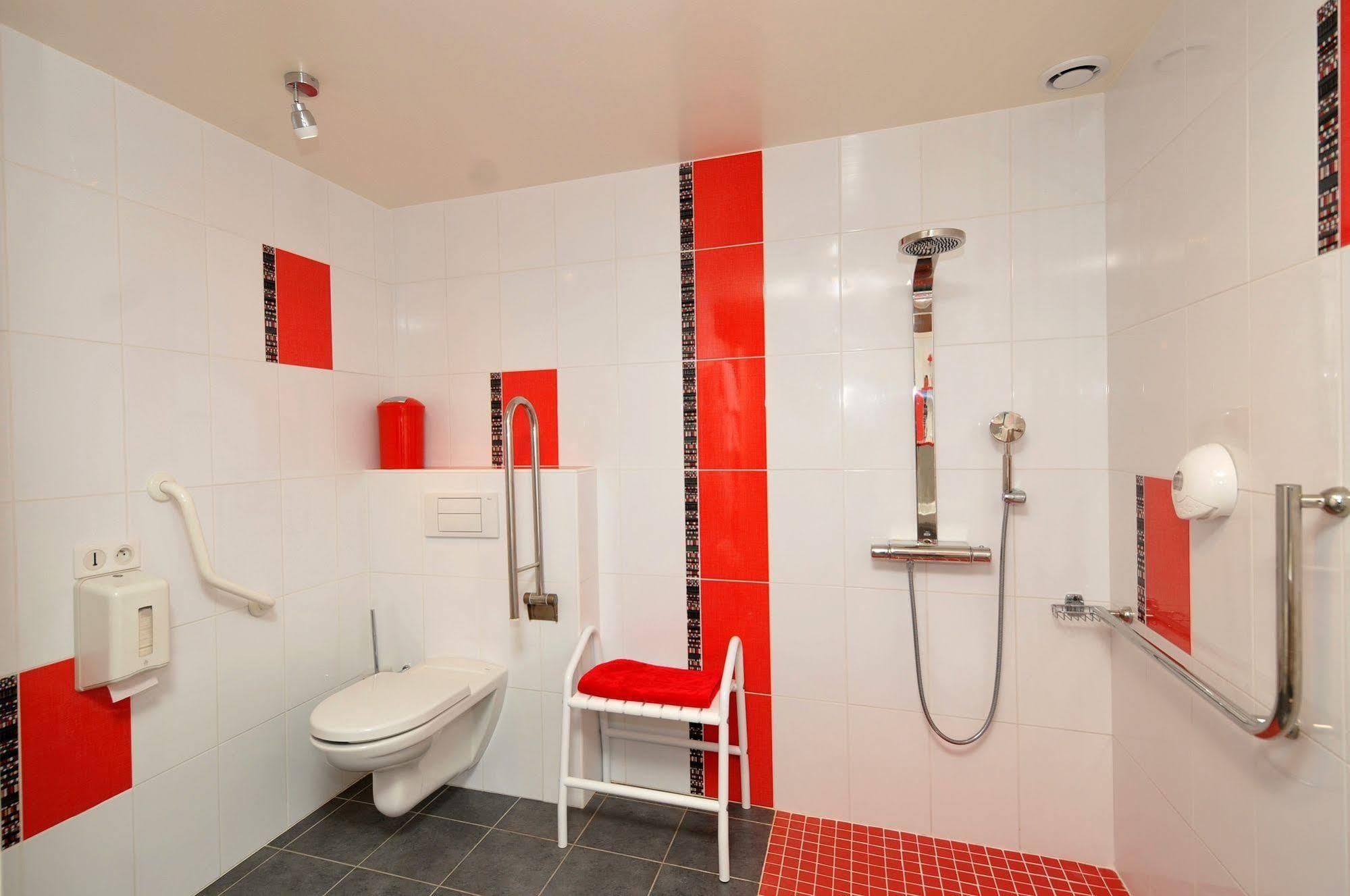 Hotel Aux Tauzins à Montfort-en-Chalosse Extérieur photo