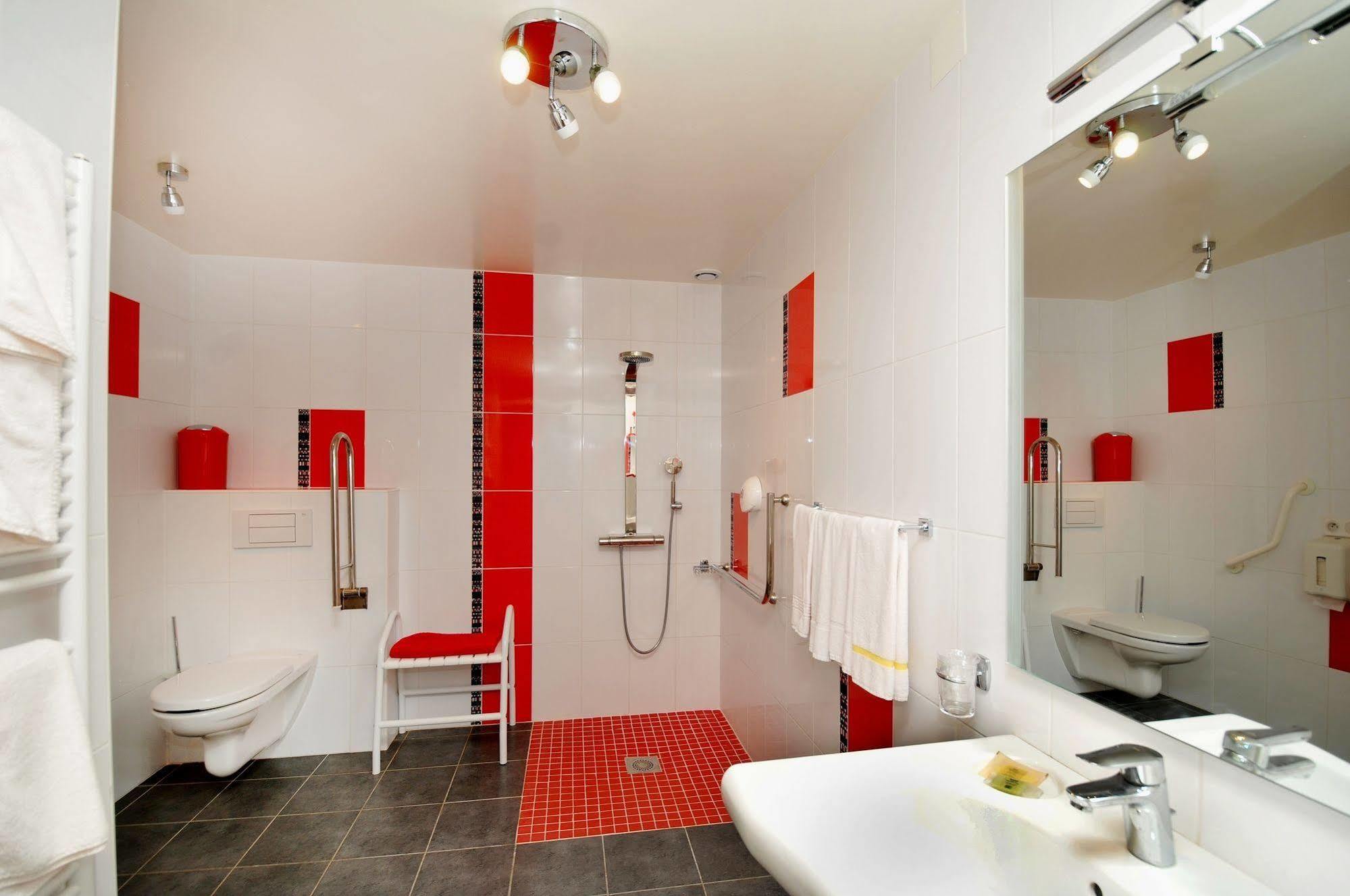 Hotel Aux Tauzins à Montfort-en-Chalosse Extérieur photo