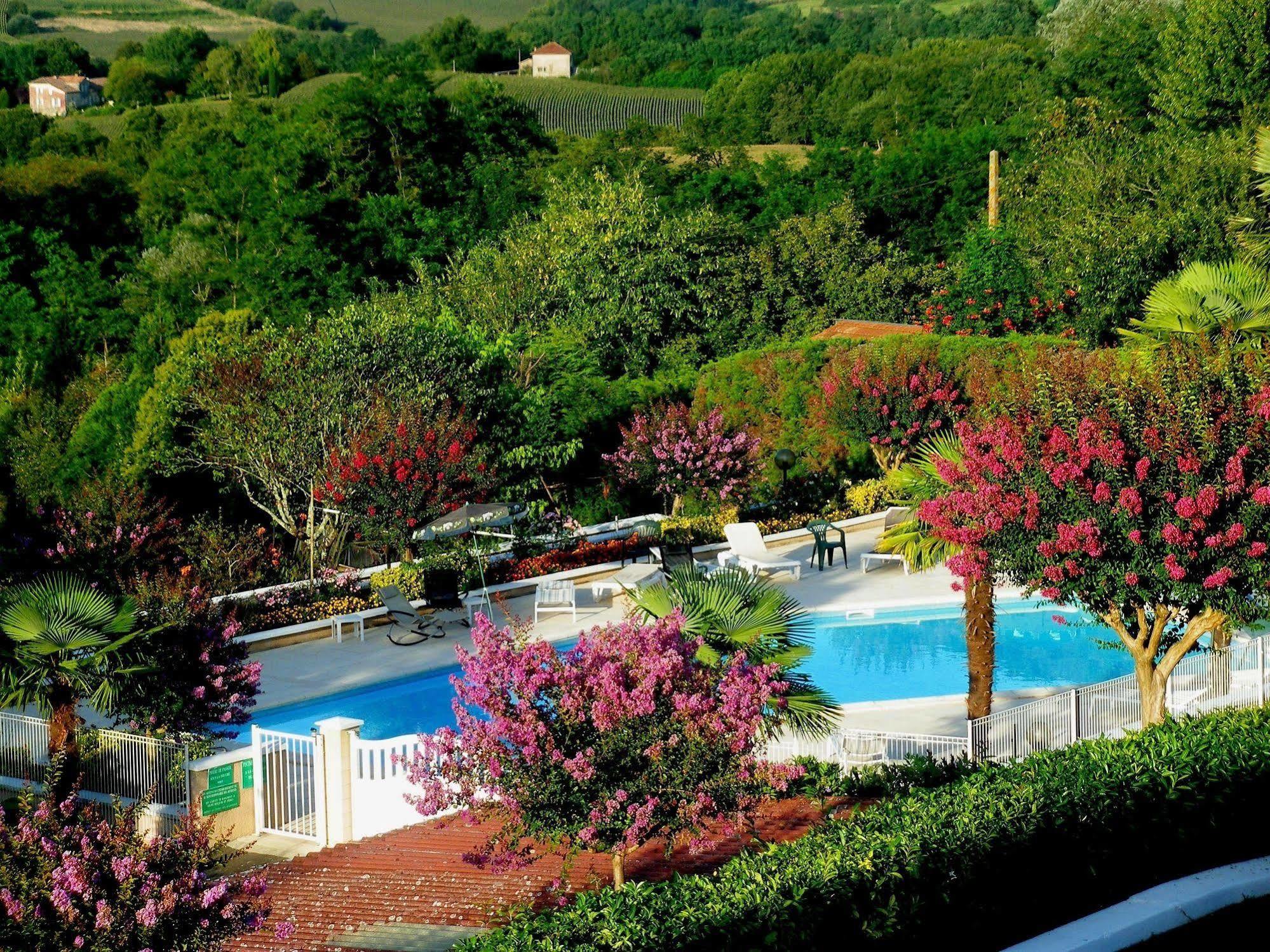 Hotel Aux Tauzins à Montfort-en-Chalosse Extérieur photo