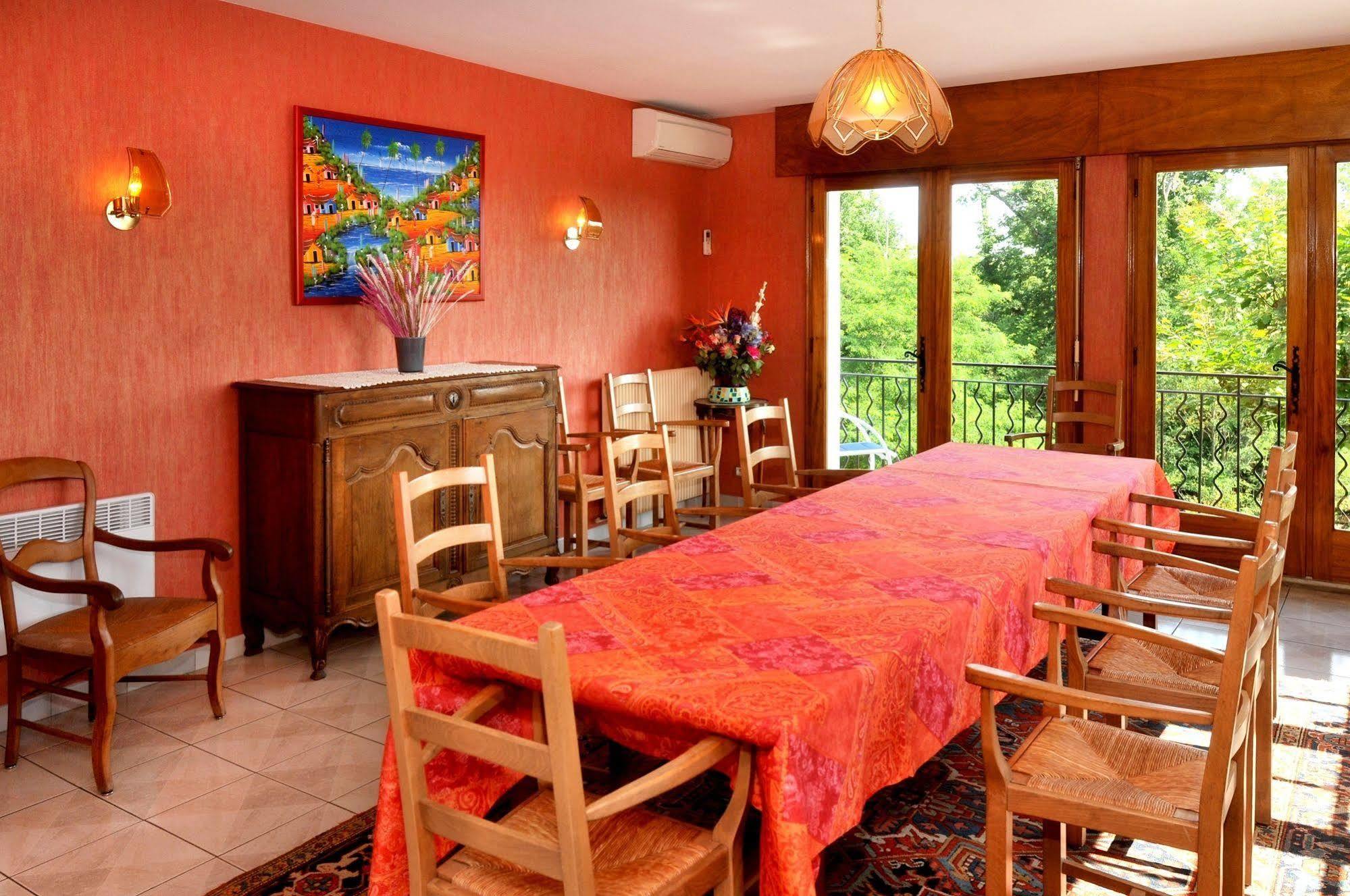 Hotel Aux Tauzins à Montfort-en-Chalosse Extérieur photo