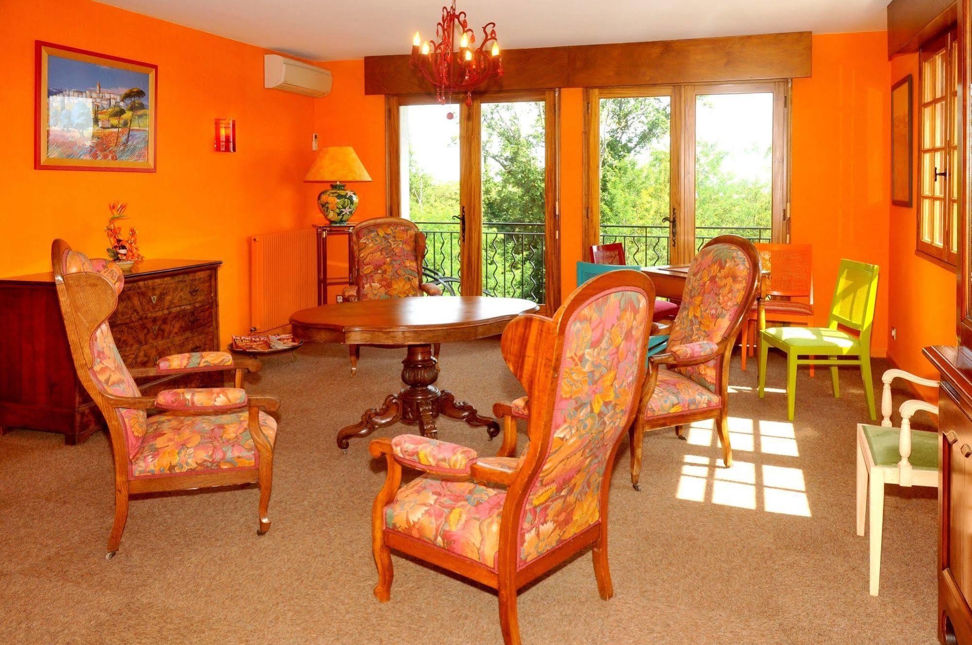 Hotel Aux Tauzins à Montfort-en-Chalosse Extérieur photo
