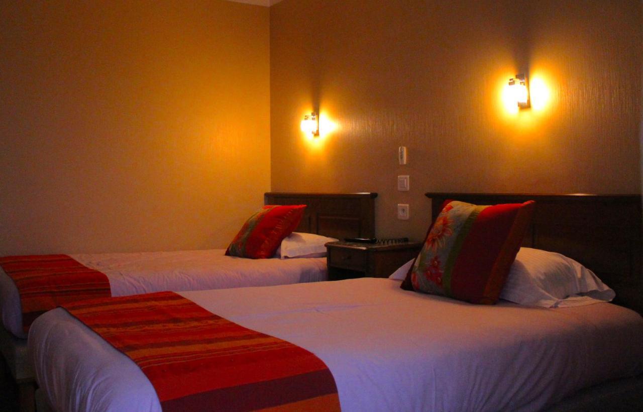 Hotel Aux Tauzins à Montfort-en-Chalosse Extérieur photo