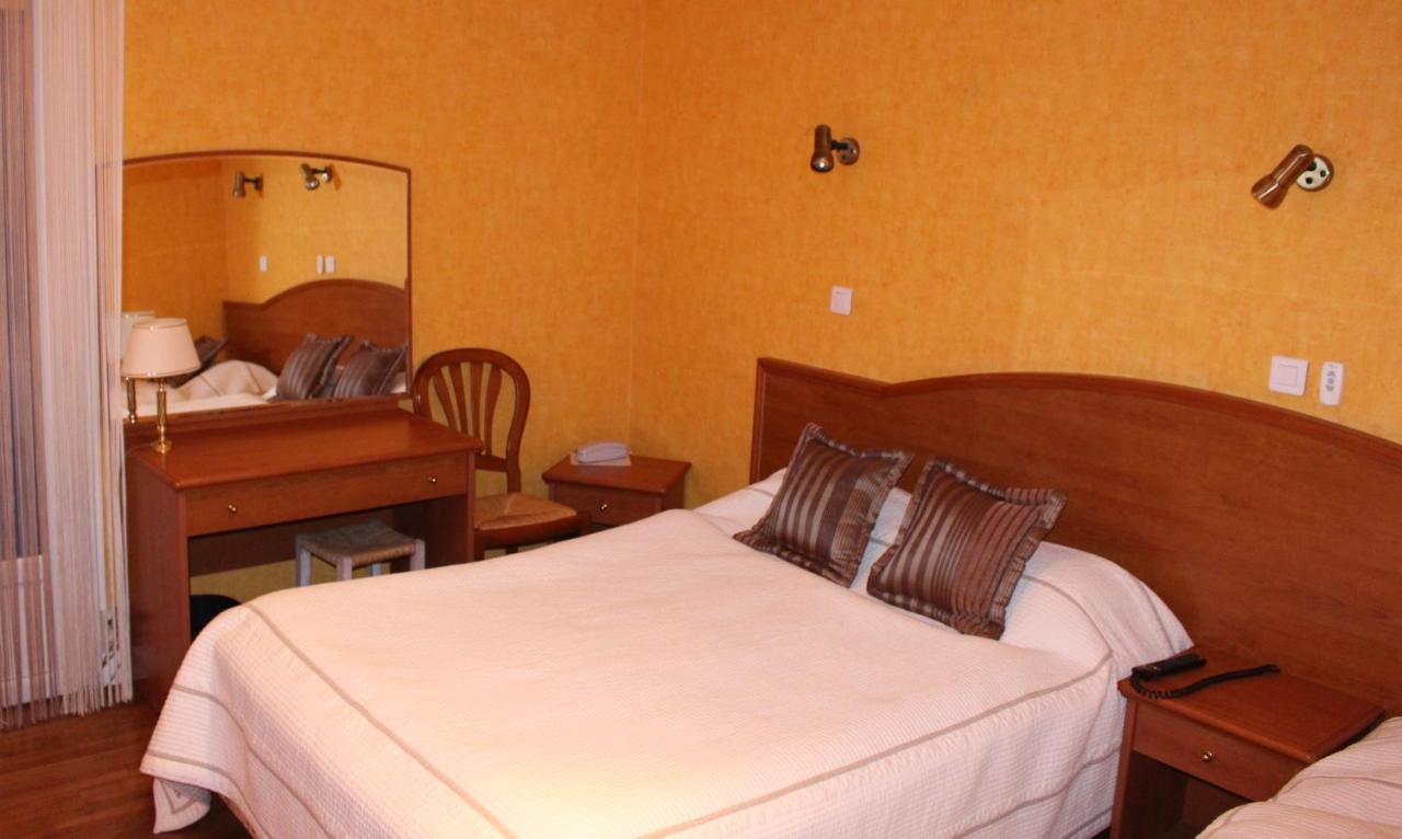 Hotel Aux Tauzins à Montfort-en-Chalosse Extérieur photo